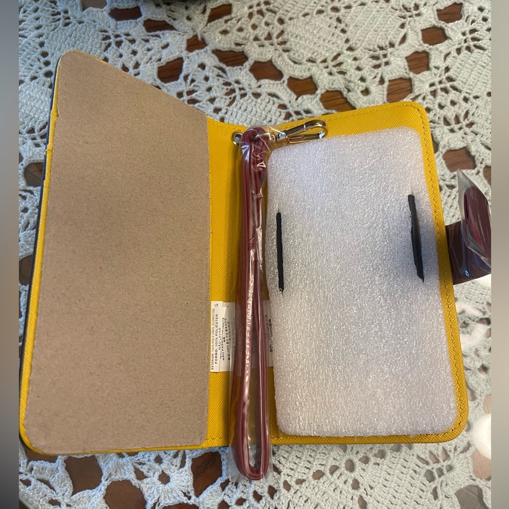 Cell case - Picture 2 of 5